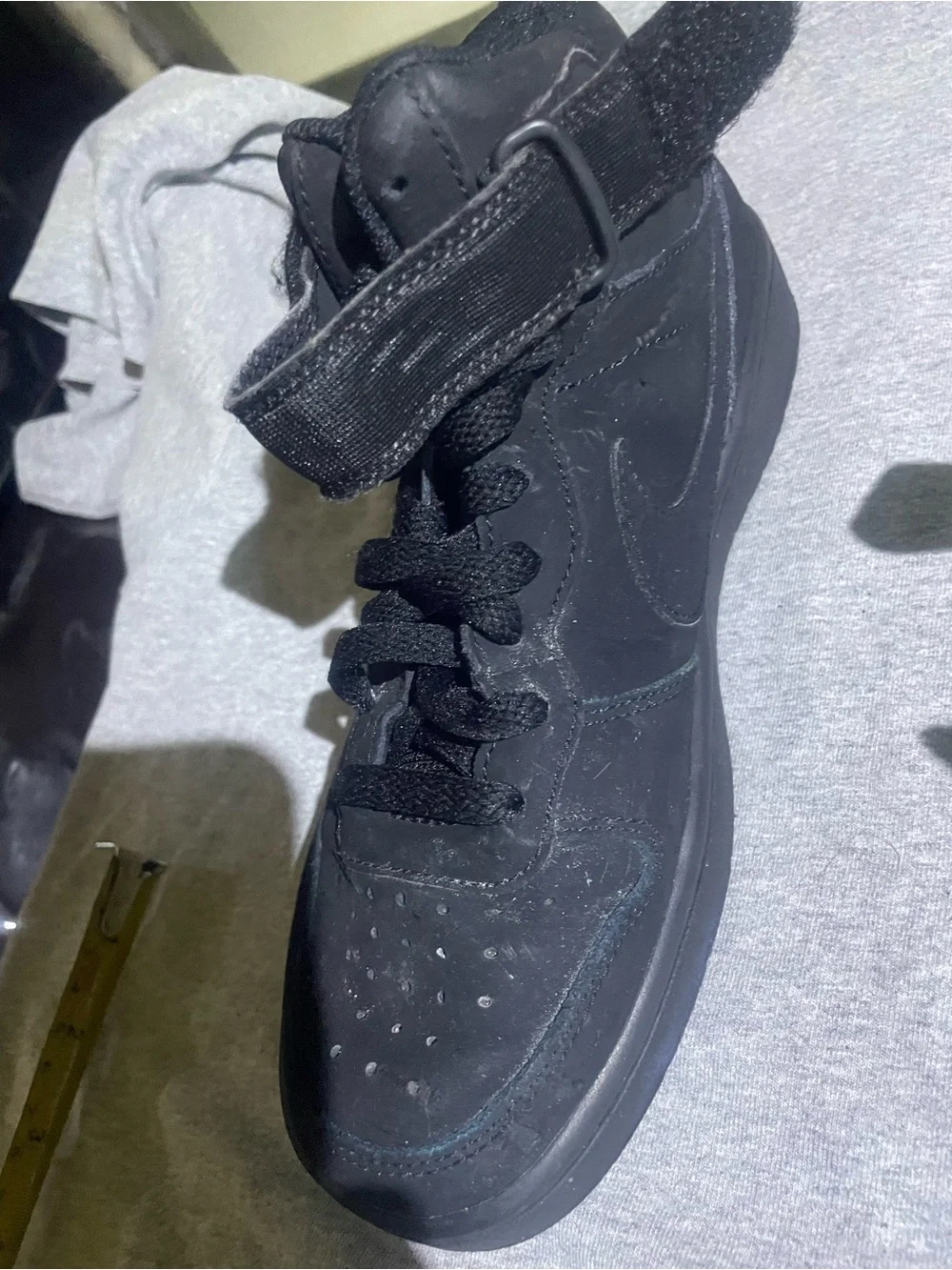 Nike Boys Court Borough Mid 2 CW5867-001 Black Basketball Shoes Sneakers Sz 5.5Y